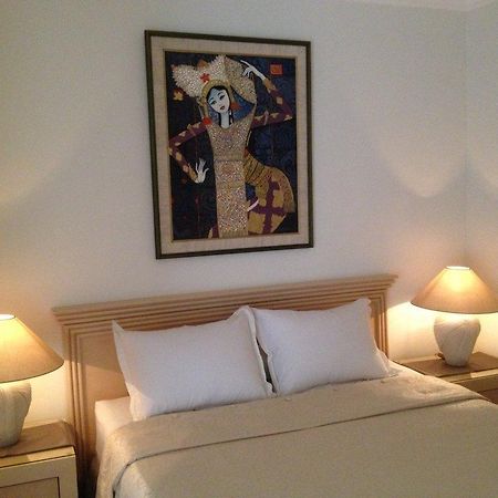 Topaz Guest House จาการ์ตา ภายนอก รูปภาพ
